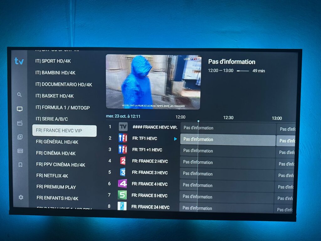 TiviMate channel list showing Pas d’information in programme-guide cells